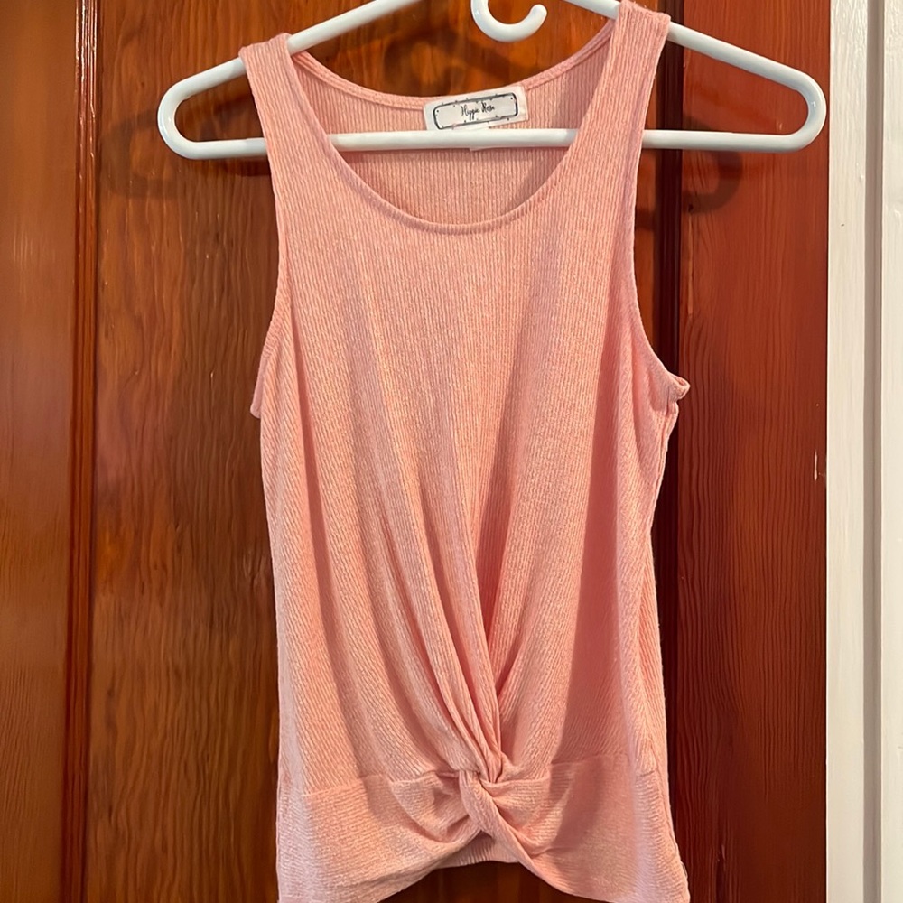 Peach tank top, cute with anything, flowy, size small, good condition